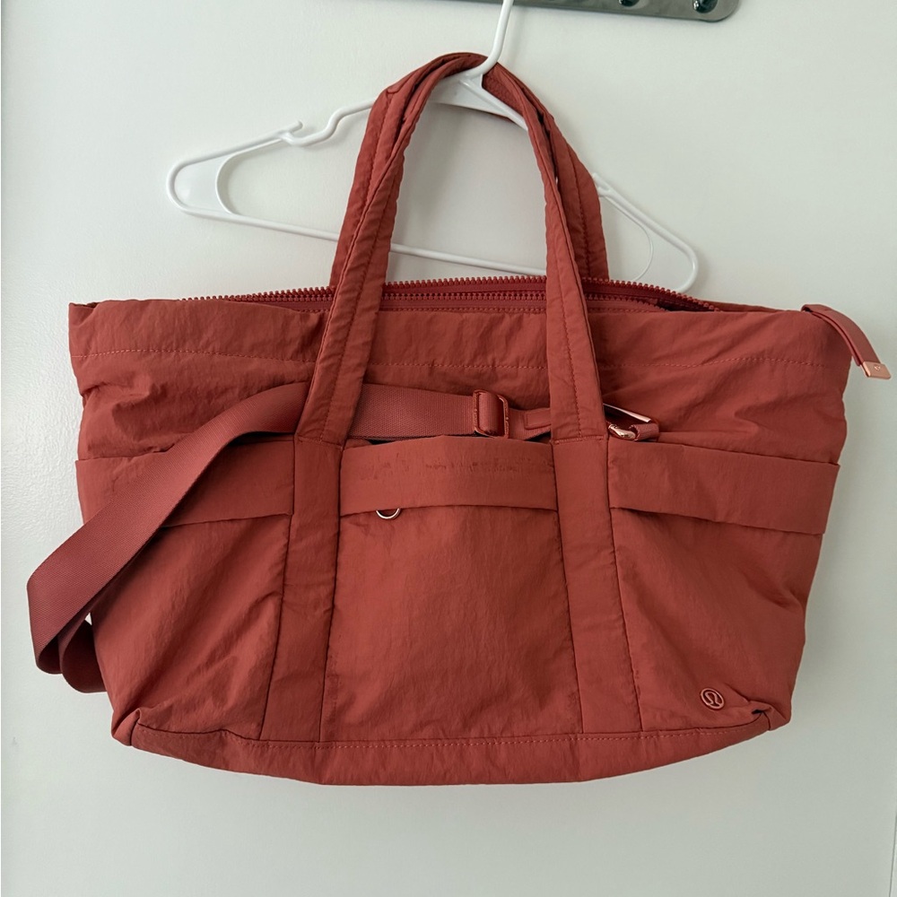 lululemon athletica Large Tote in Rust Red